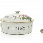 Recipiente con tapa de porcelana china, pps. S.XX