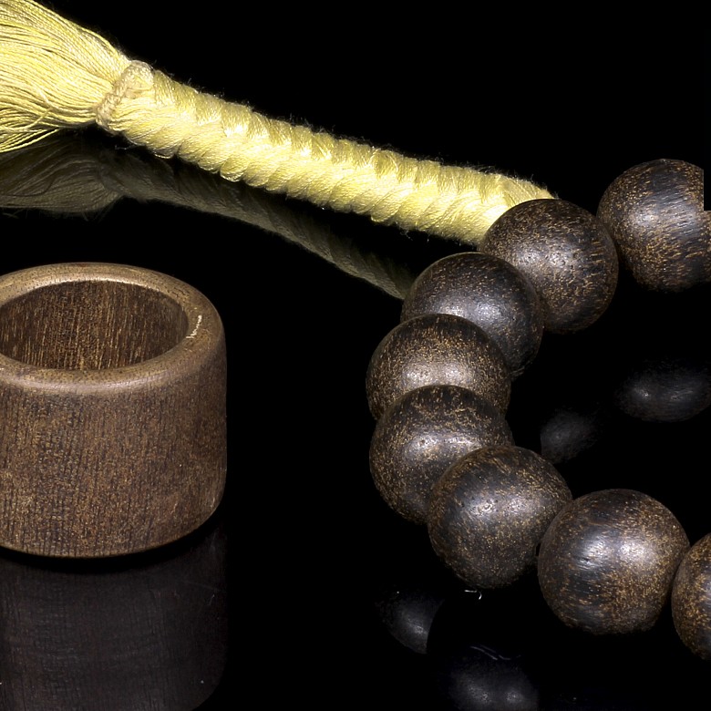 Chinese wooden bracelet and ring, 20th century