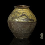 Antigua vasija de cerámica vidriada, Asia.