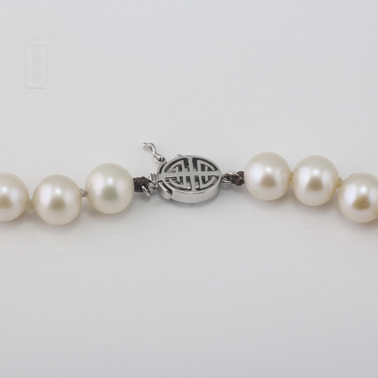 Collar de Perlas blancas  con cierre  de oro blanco - 1
