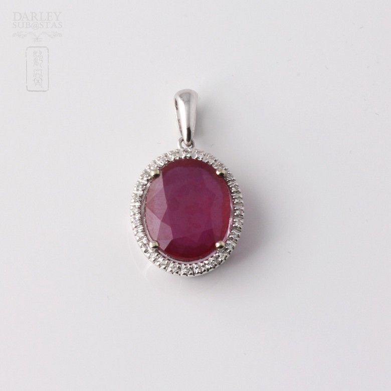 Pendant in 18k white gold with  5.55cts ruby and diamonds