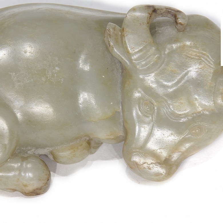 Carved jade bull, Qing dynasty.