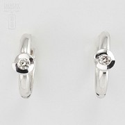 Pair of earrings in 18k white gold and 2 diamonds of total weight 0.23cts. - 1