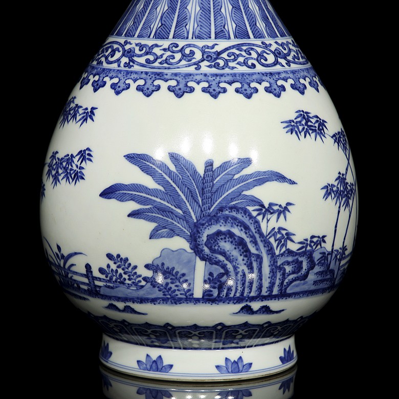 Blue-and-white porcelain vase, Tongzhi, Qing dynasty