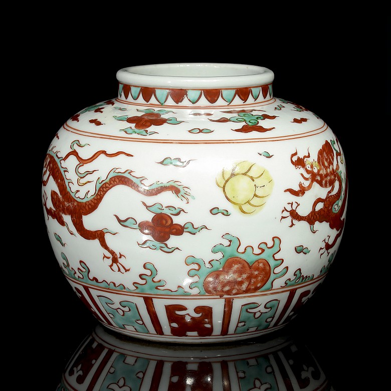 Porcelain vase with dragon, with Jiajing-Ming mark