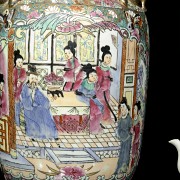 Porcelain vase and teapot, 20th century