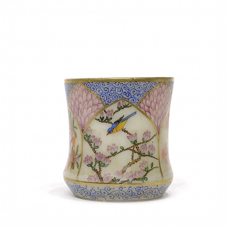 Vaso de té en vidrio esmaltado, China, dinastía Qing.