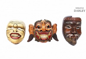 Tres máscaras de topeng de madera tallada, med.s.XX