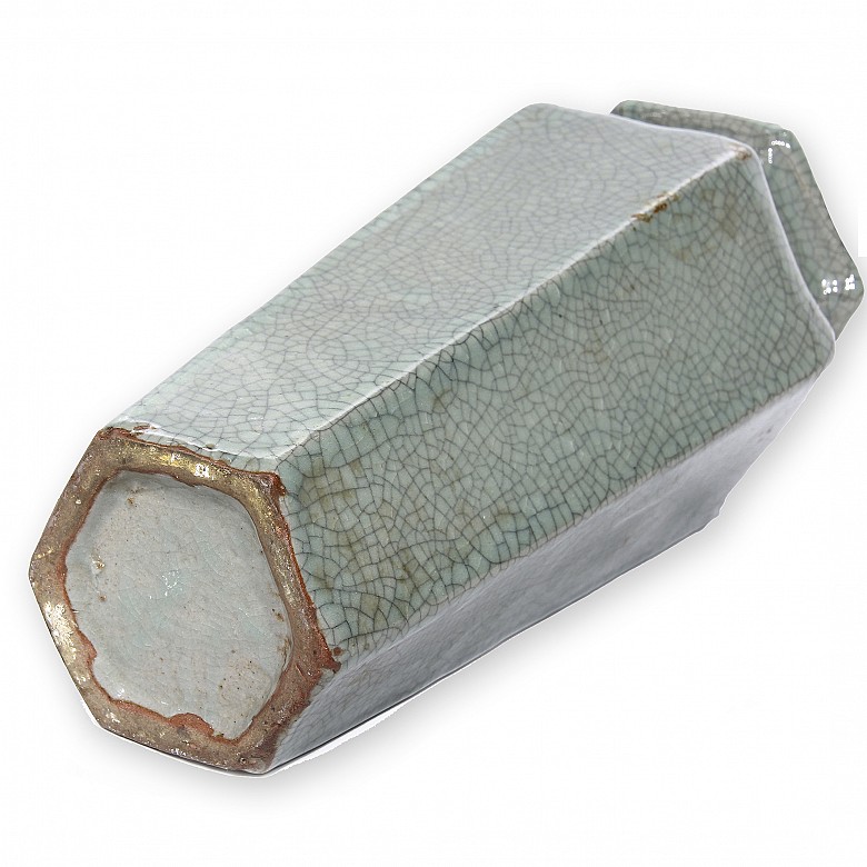 Jarrón de cerámica con fondo celadón, S.XX