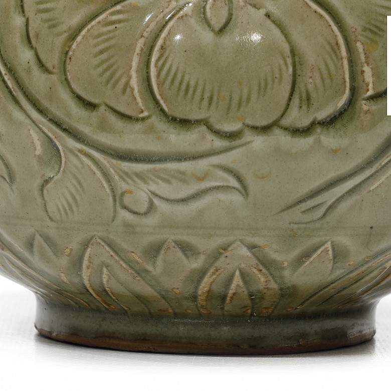 Vasija de cerámica vidriado en verde, estilo Yue.