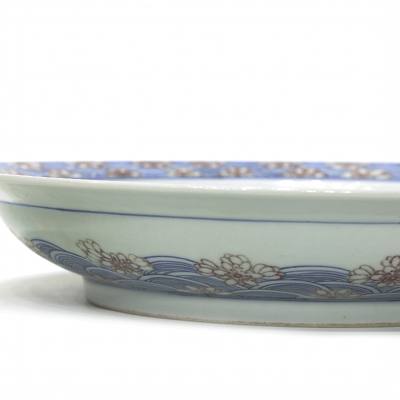 Red-iron and underglaze-blue enamelled dish, Yongzheng (1723 - 1735)