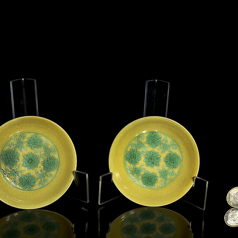 Pair of dishes, yellow and green glaze, with Jiajing marking