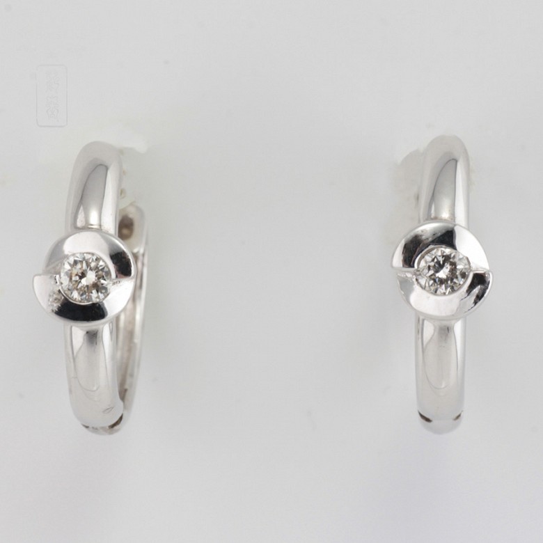 Pair of earrings in 18k white gold and 2 diamonds of total weight 0.23cts. - 6