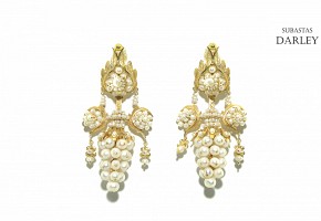18k yellow gold earrings with pearls in cluster shape
