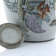Jarrón con tapa en porcelana, China, s.XIX-XX