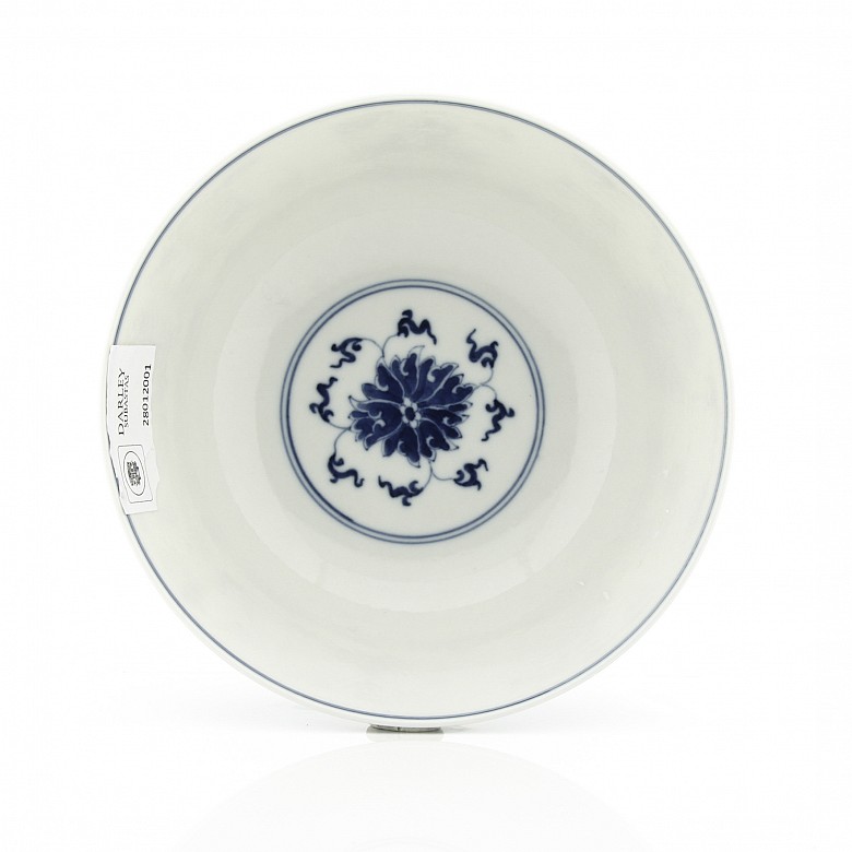 Bowl of peonies in blue and white porcelain, 20th century - 1