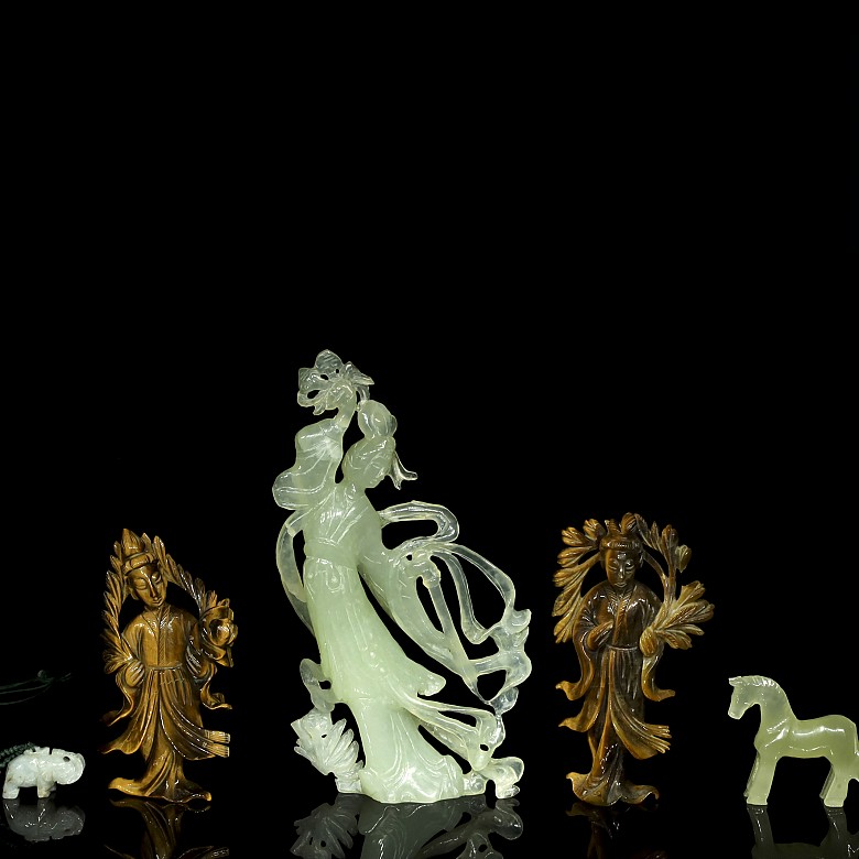Five Chinese pieces in carved stone, 20th century