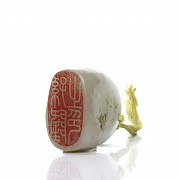 Sello realizado sobre una pieza de jade de dinastía Qing.