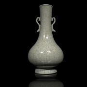 A Geyao glazed vase, with Qianlong seal mark, Qing dynasty