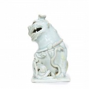 León chino de porcelana vidriada, dinastía Song del sur (1127 - 1279)