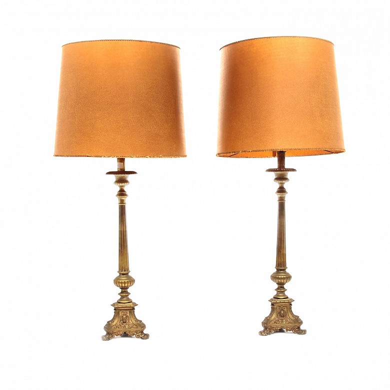 Pair of table lamps with metal base, 20th century