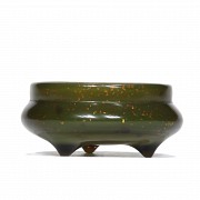 Glass censer with gold leaf, Qing dynasty.