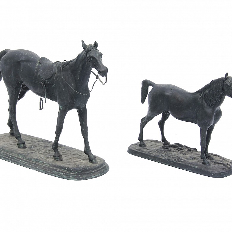 Pair of sculptures, horses.