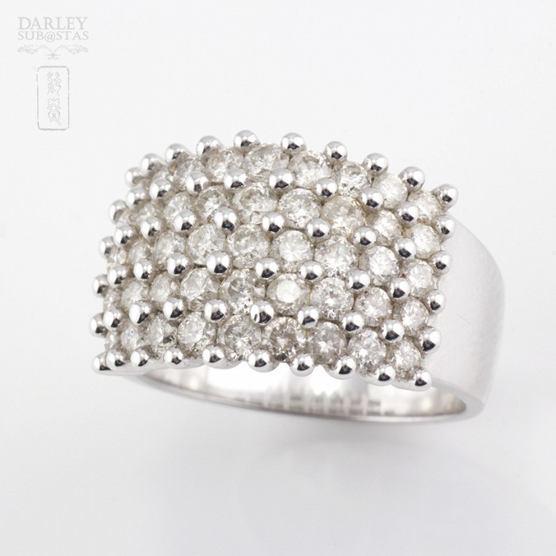 Ring in 18k white gold and 45 diamonds total weight 1.90 cts.