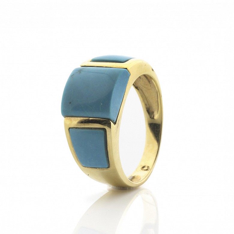 Turquoise ring in 18k yellow gold
