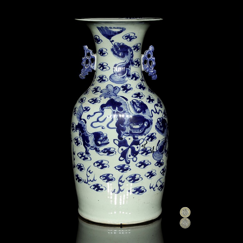 Chinese vase with Buddhist lions and openwork ears, 20th century