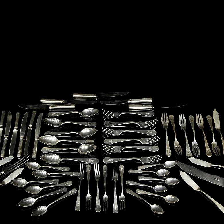 Punched silver cutlery set