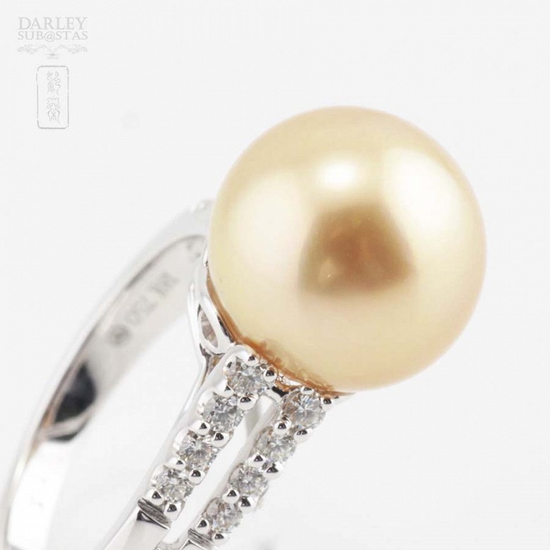 18k gold ring with diamonds and Australian pearl