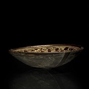 Small basin with central blue fleuron design and metallic lustre, 17th century - 3