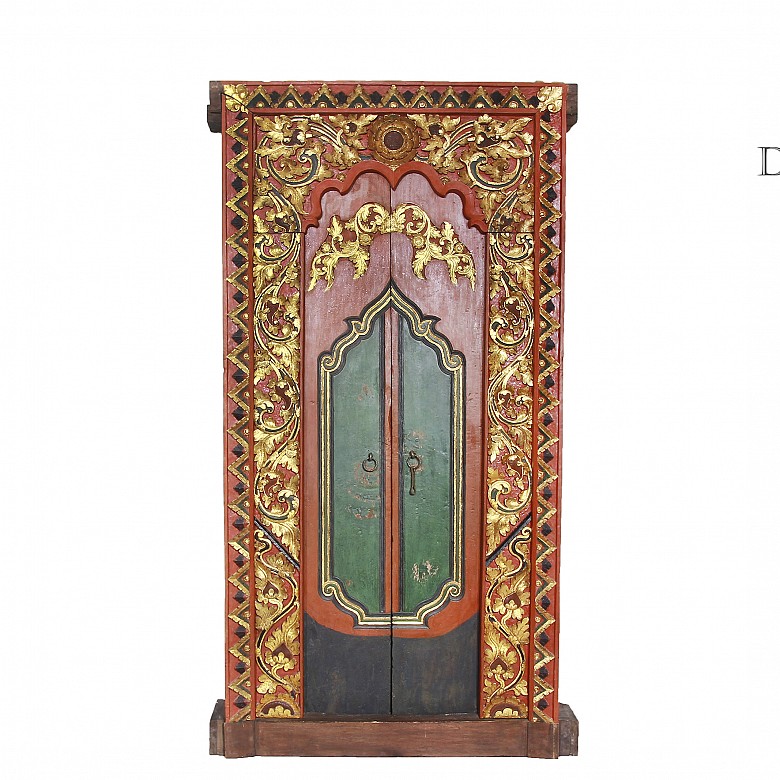 Puerta de templo indonesio de madera tallada y pintada, S.XIX - XX - 1