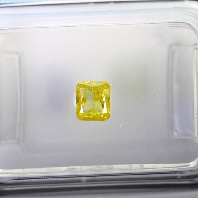 Diamante Fancy intenso Yellow - 4