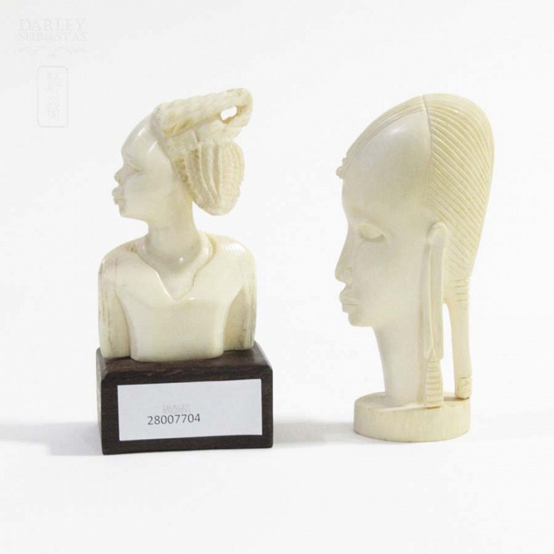 Two figures of African ivory - 7