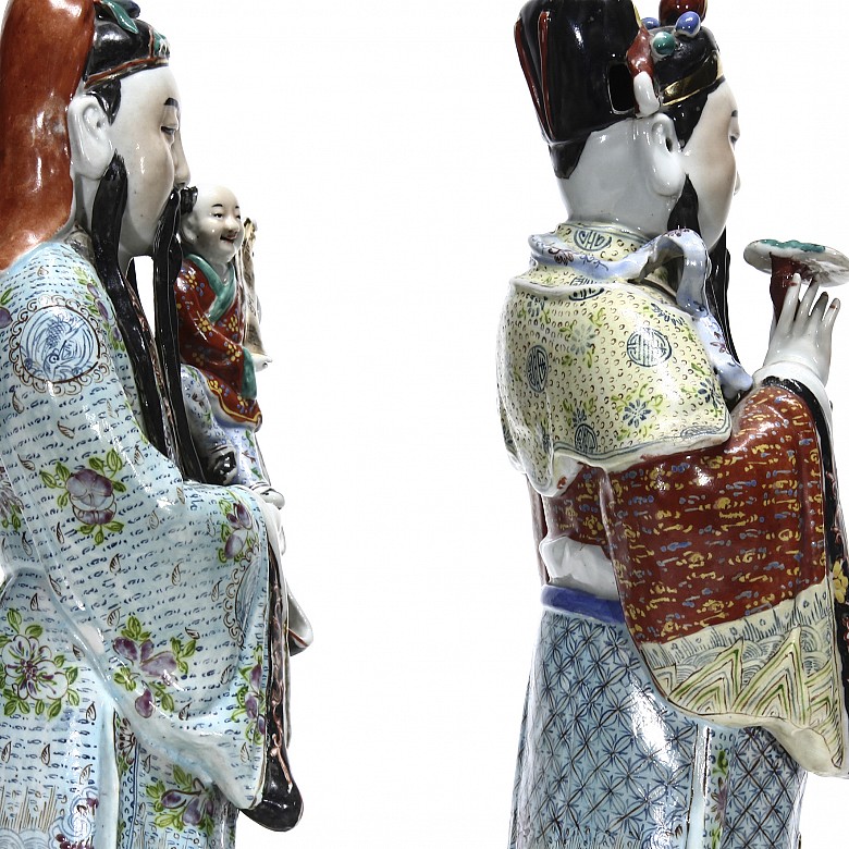 Pair of wise men in enameled porcelain, China, 20th century