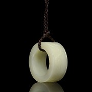 Jade pendant 'Dragon and pearl', Ming dynasty