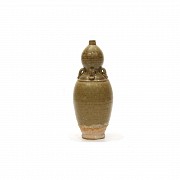 Double Gourd shape bottle with olive glaze, Song dynasty style.