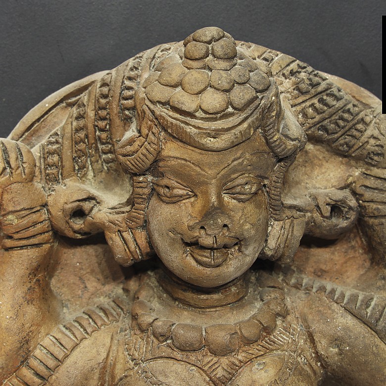 Relieve de deidad hindú, S.XX - 4