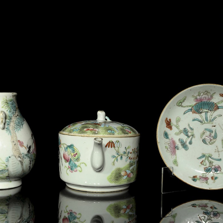 Lot of enamelled porcelain, China, middle 20th century