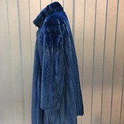 Bonito abrigo de piel de visón  color azul