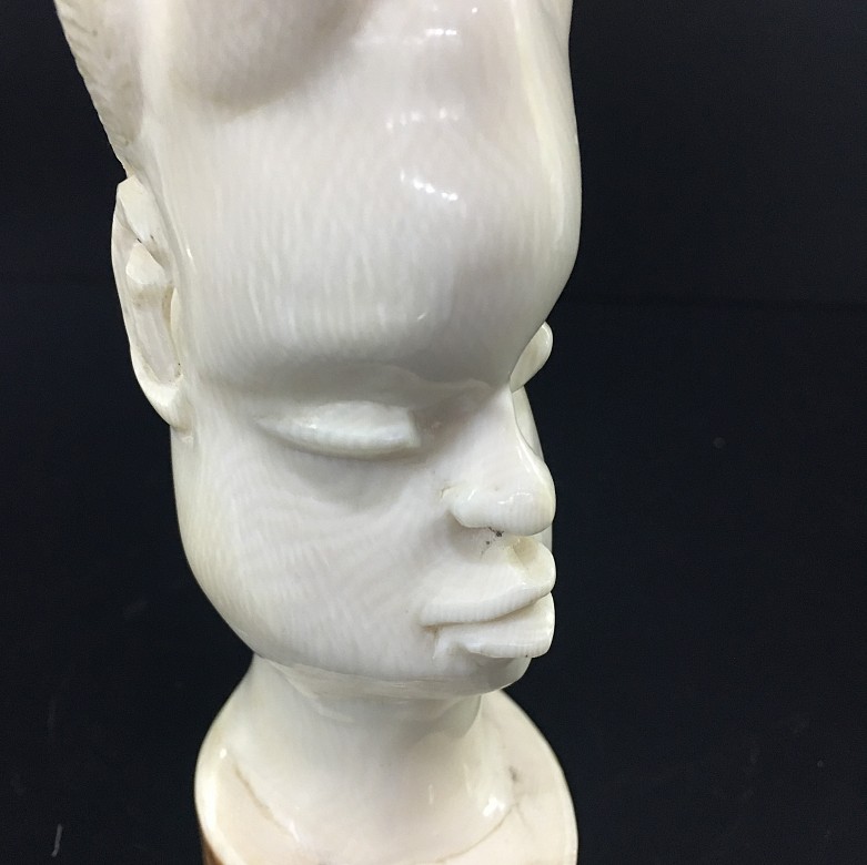 Face of African carved in ivory. - 5
