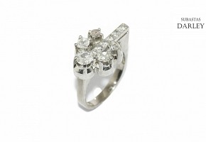 Platinum-plated ring with an old-cut diamond front