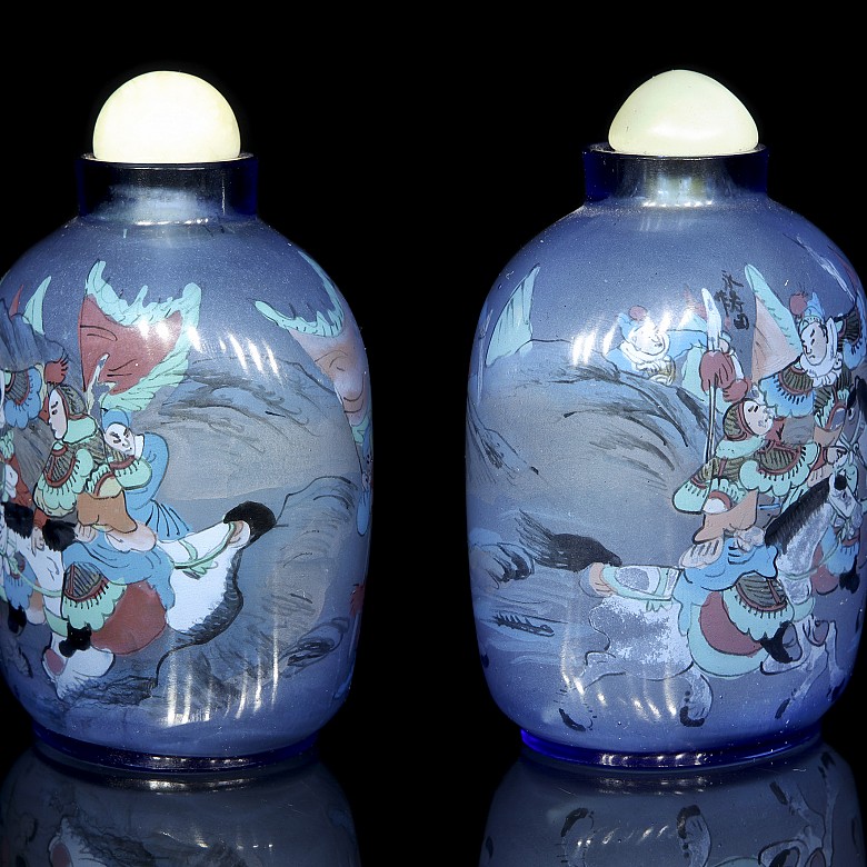 Pair of painted glass snuff bottles 
