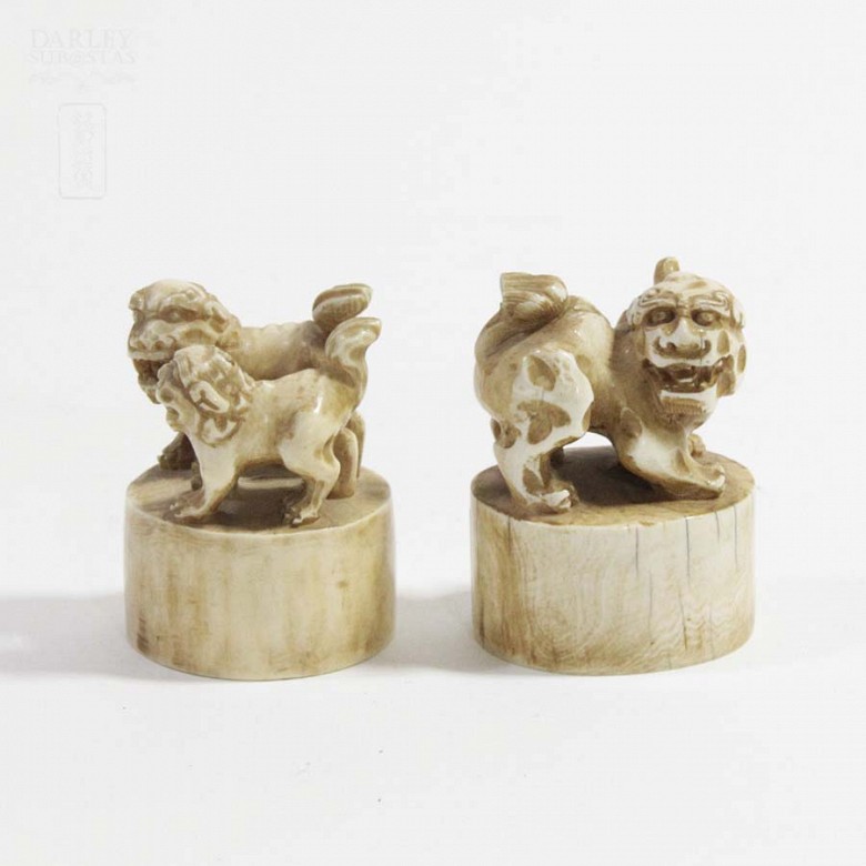 Two oval stamps of Chinese ivory