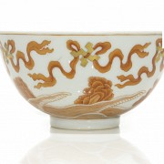 An alum red and gold enameled bowl, Qing dynasty