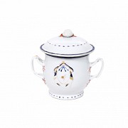 Chinese export porcelain enameled sugar bowl, Qing Dynasty, ffs. 18th.