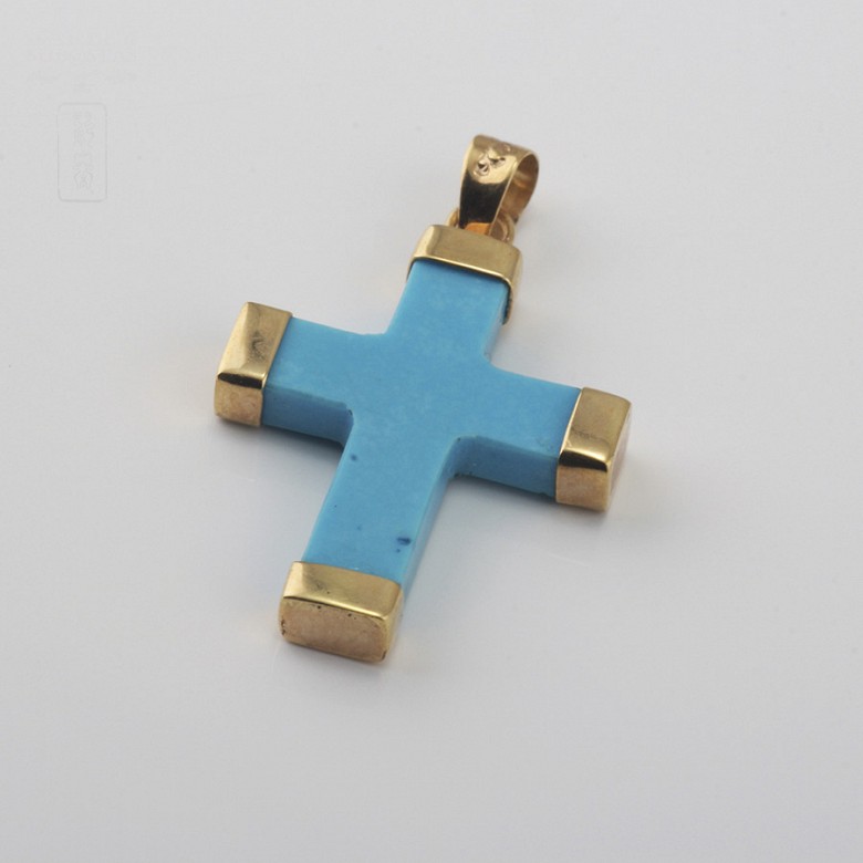 Pendant with Natural Turquoise in  Yellow Gold