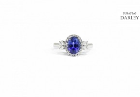 Ring with central oval size 2.18ct.